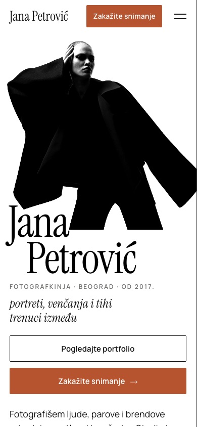 Sajt Jane Petrović na telefonu: crno-bela fotografija i ime fotografkinje